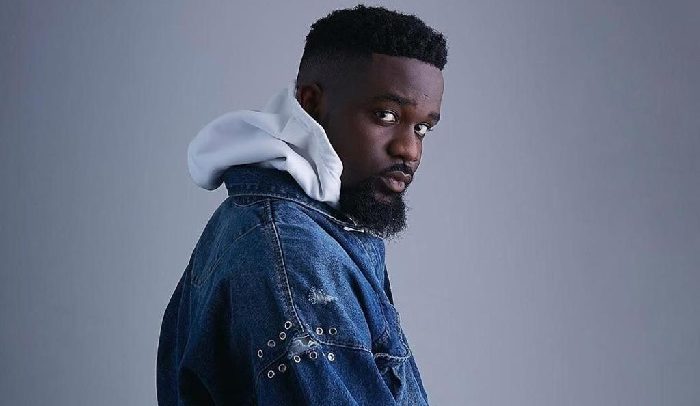 Lyrical Joe ft Sarkodie – Betrayal‬ (Official video)